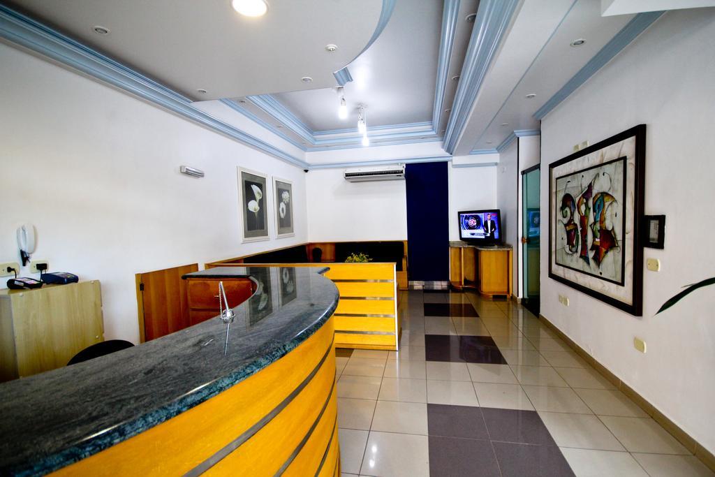 Alpha Ville Hotel Assis Kültér fotó