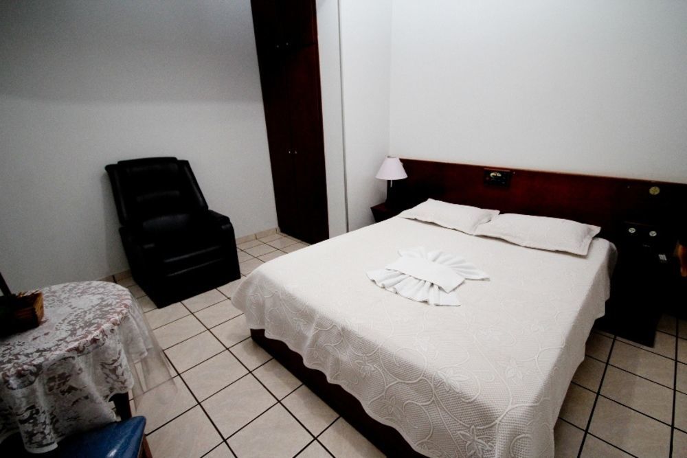 Alpha Ville Hotel Assis Kültér fotó